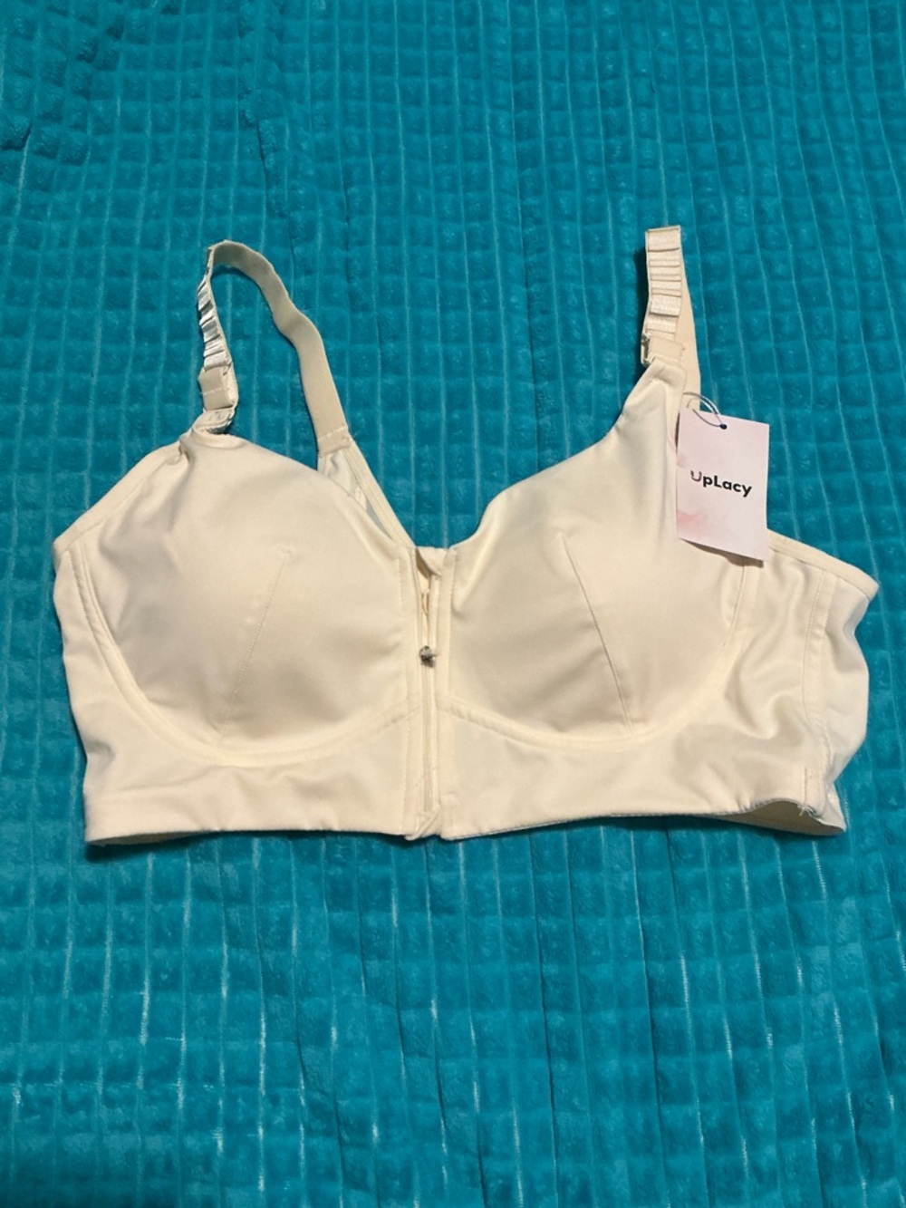 NWT Women’s Sz 2X cream zip front, smooth backing bra